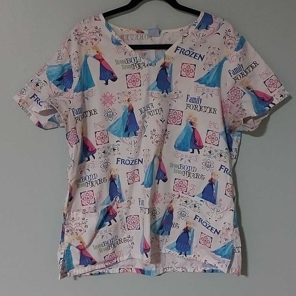 🌹frozen scrub top